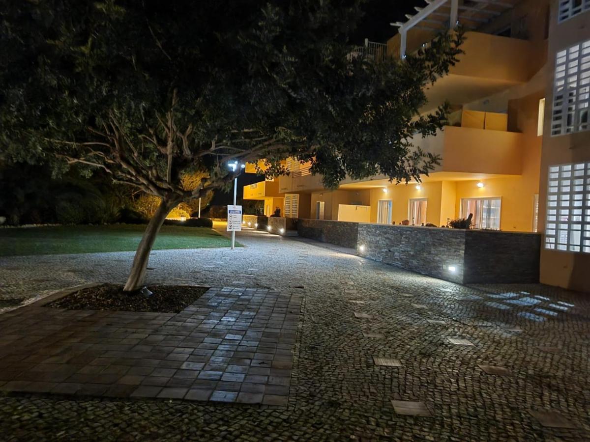Marinho - 2 Bedroom 2 Bathroom Ground Floor Apartment With Communal Pool And Gardens Conceição Εξωτερικό φωτογραφία